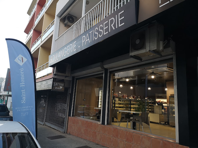 Store front of a patisserie